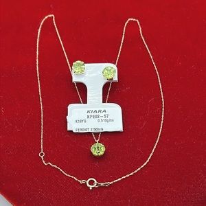 Peridot necklace and earrings